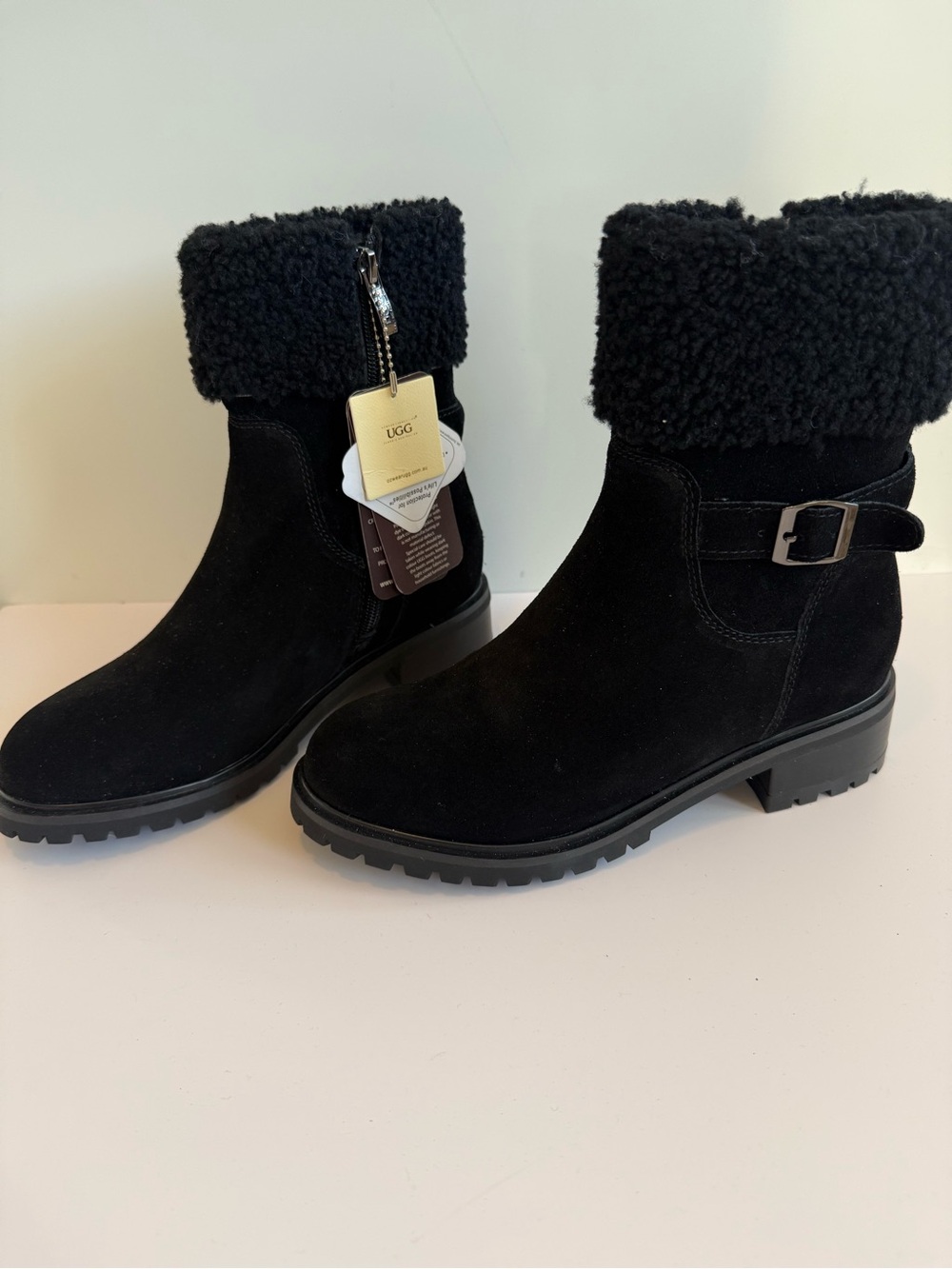 NWT UGG Ozwear Black Boots Suede Shearling Cuff size 7 from Australia